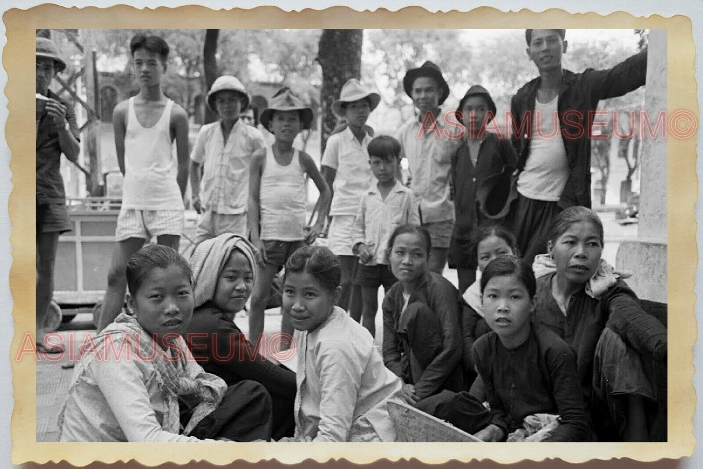 50s Vietnam SAIGON STREET SCENE LADY GIRL BOY PORTRAIT MAN Vintage Photo #1428