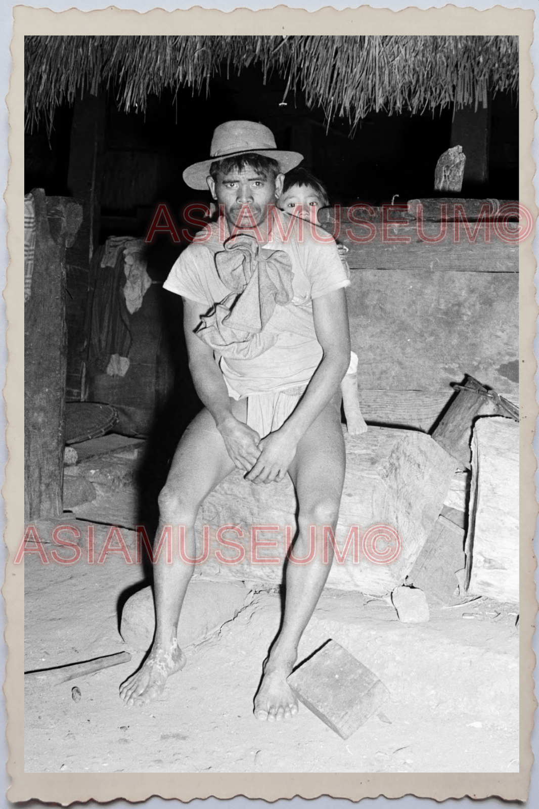 50s PHILIPPINES LUZON TRIBE MAN CHILDREN GIRL BABY HOUSE HUT Vintage Photo 24198