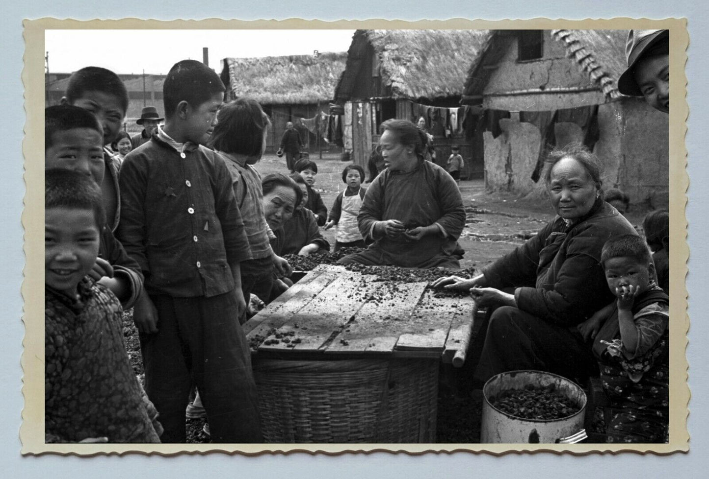 WOMEN CHILDREN BOY WORKER HUT PORTRAIT Vintage China Shanghai Photo 中国上海老照片 #103