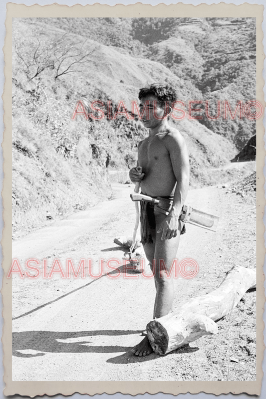 50s PHILIPPINES TRIBE CAVEMAN TATTOO SMILING WEAPON HUNTING VINTAGE Photo 24173