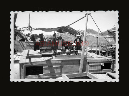 1940s SHIP BOAT JUNK CANNON HARBOR PIER SAIL VINTAGE B&W Hong Kong Photo #1577