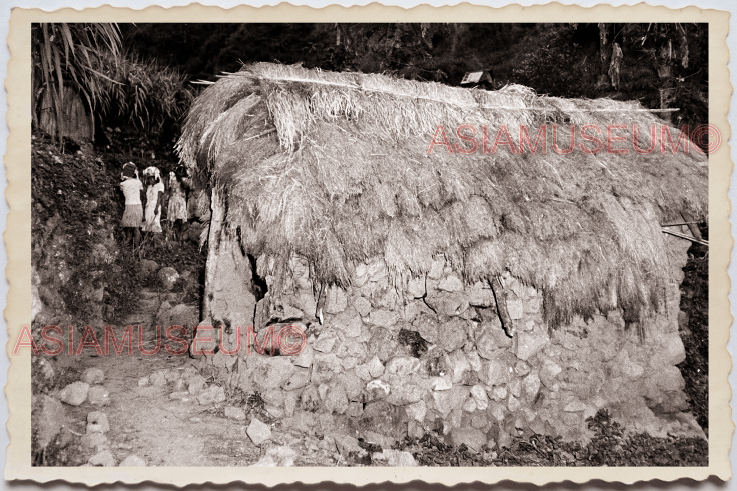 50s PHILIPPINES MANILA LUZON MOUNTAIN TRIBE HUT CAVE HOUSE Vintage Photo 24307