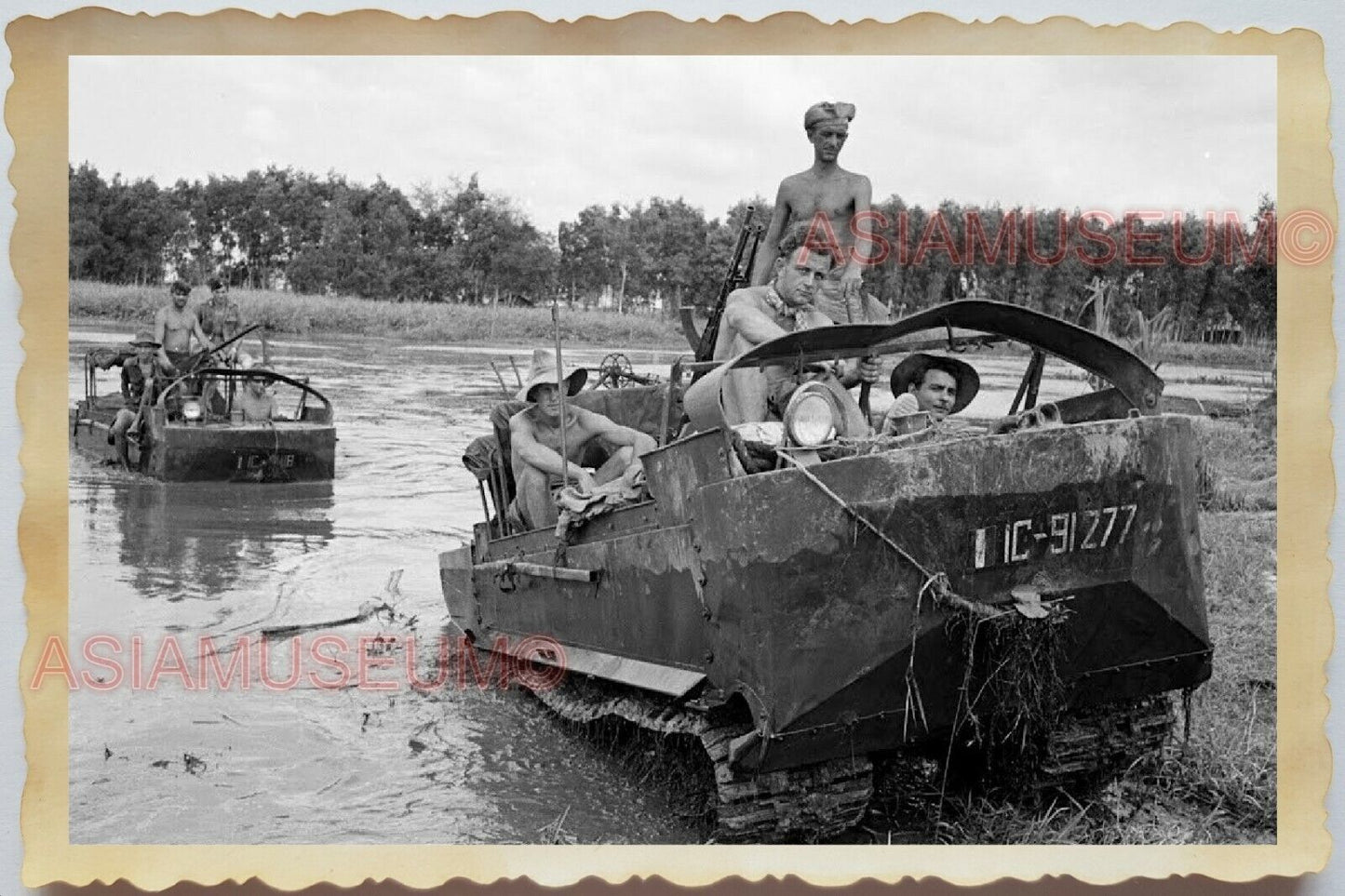 50s Indochina Vietnam Army Topless Man Soldier Boat River War Vintage Photo 1152