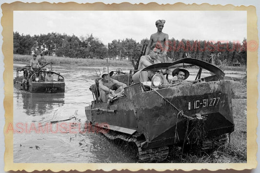 50s Indochina Vietnam Army Topless Man Soldier Boat River War Vintage Photo 1152