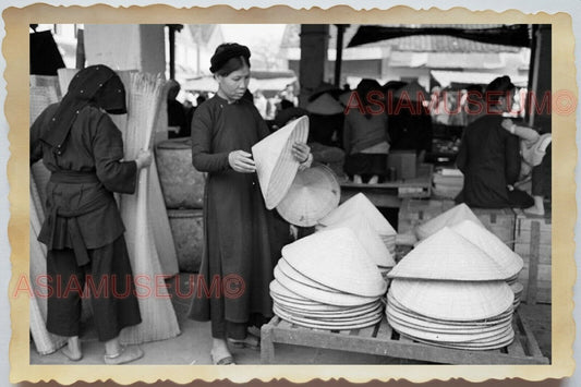 50s Vietnam War Lady Women Market Seller Straw Hat Street B&W Vintage Photo #936