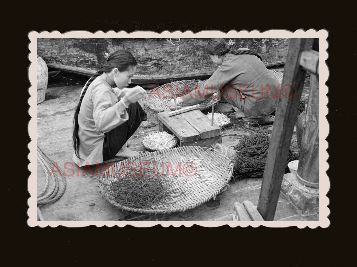 1940's Women lady Basket Boat Junk Pier Vintage B&W Hong Kong Photo 香港旧照片 #2284