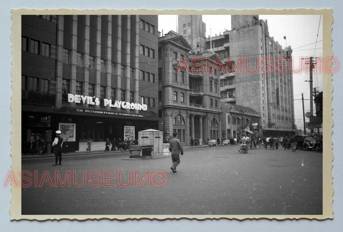 40's DEVIL'S PLAYGROUND THEATER STREET SCENE B&W WW2 Vintage Photo 中国上海老照片 #24