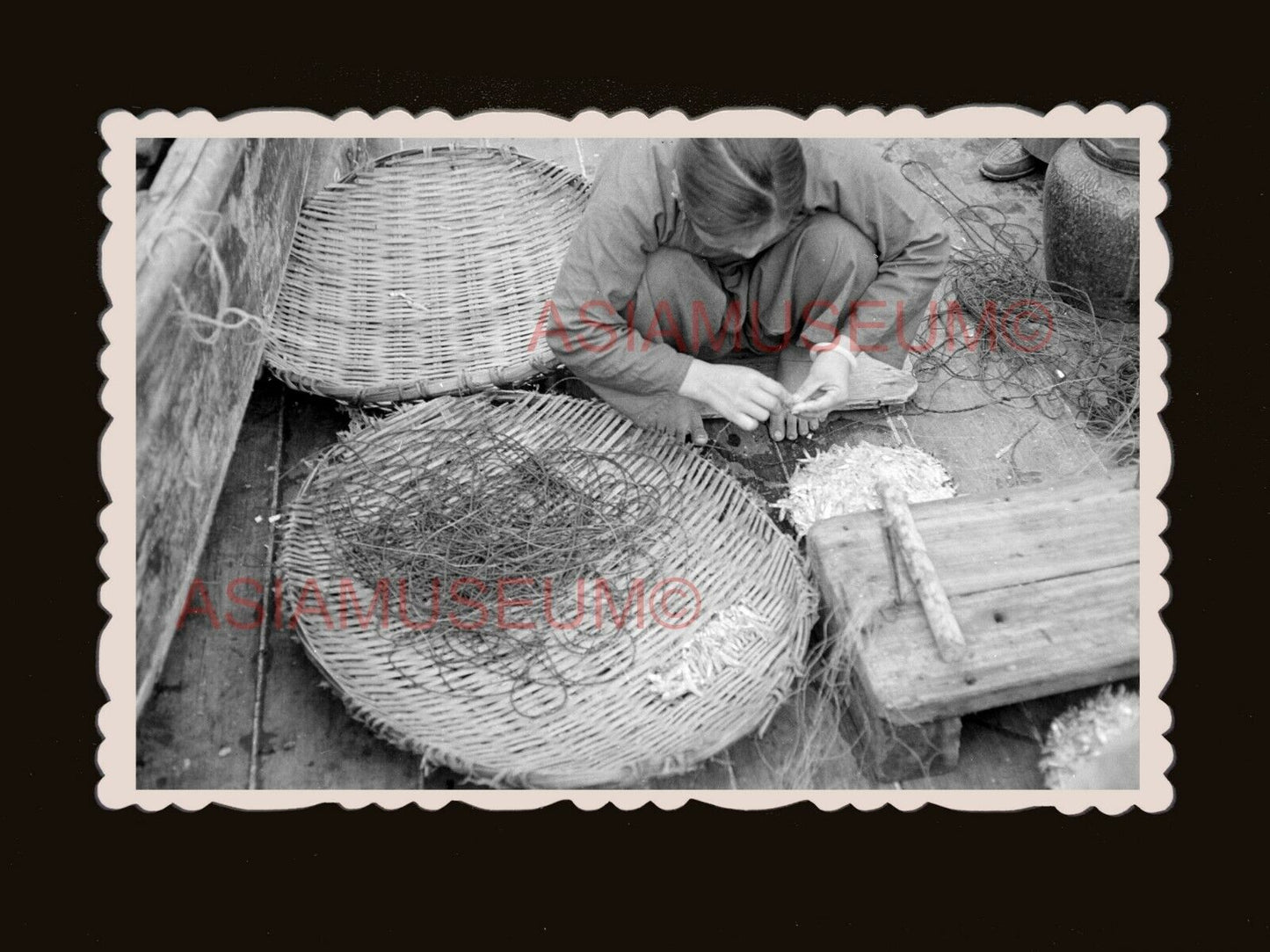 40s Women Basket Boat Chinese China Junk Ship Pier Hong Kong Photo 香港旧照片 #2150