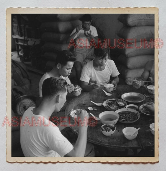 Worker Labor Coolie Lunch Store Gunny Sack Vintage Hong Kong Photo 香港旧照片 27277