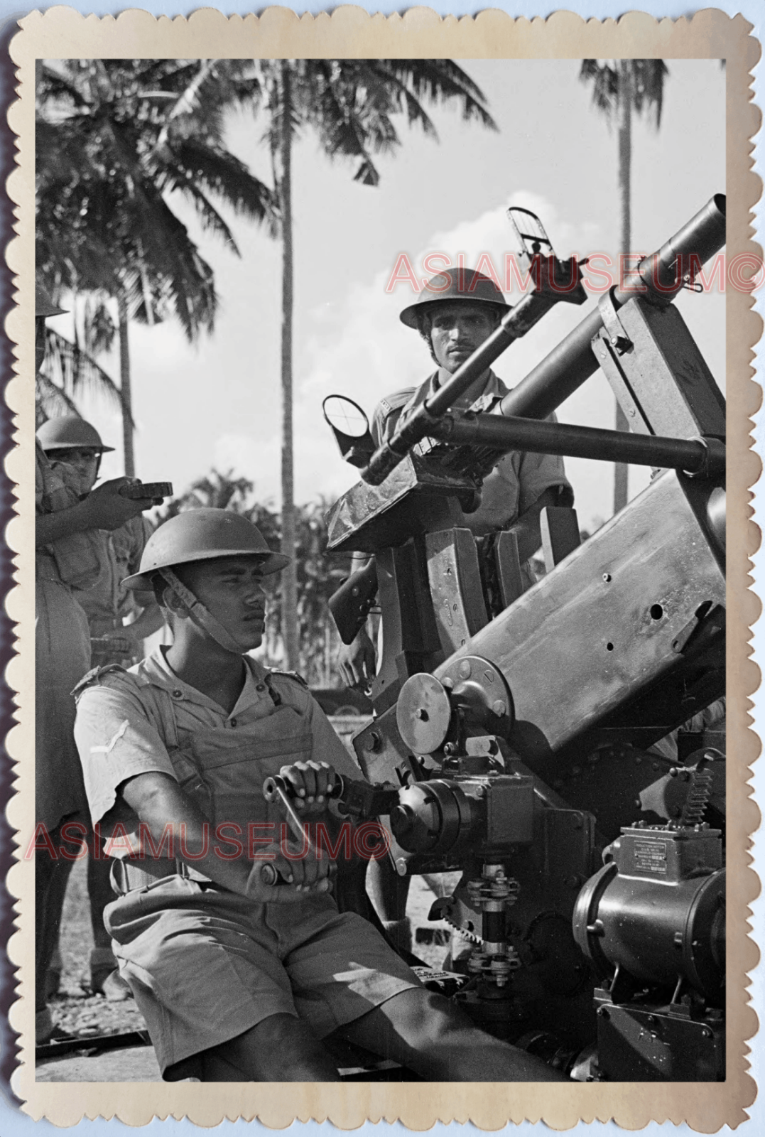 WW2 BRITISH ROYAL ARMY ANTI JAPANESE AIRCRAFT MACHINE GUN Singapore Photo 18937