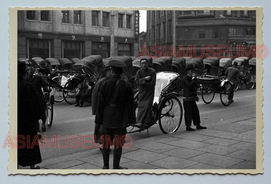 1940s MAN RICKSHAW STREET SCENE ROAD Vintage China Shanghai Photo #150 中国上海老照片