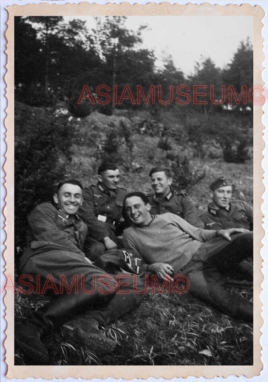 WWii D-DAY NORMANDY EUROPE Group ARMY Soldier Gay Man Garden Wash Photo B171