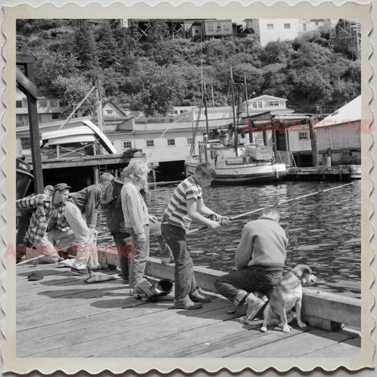 50s KETCHIKAN BOROUGH ALASKA TOTEM POLES HARBOR CHILDREN VINTAGE USA Photo 8049