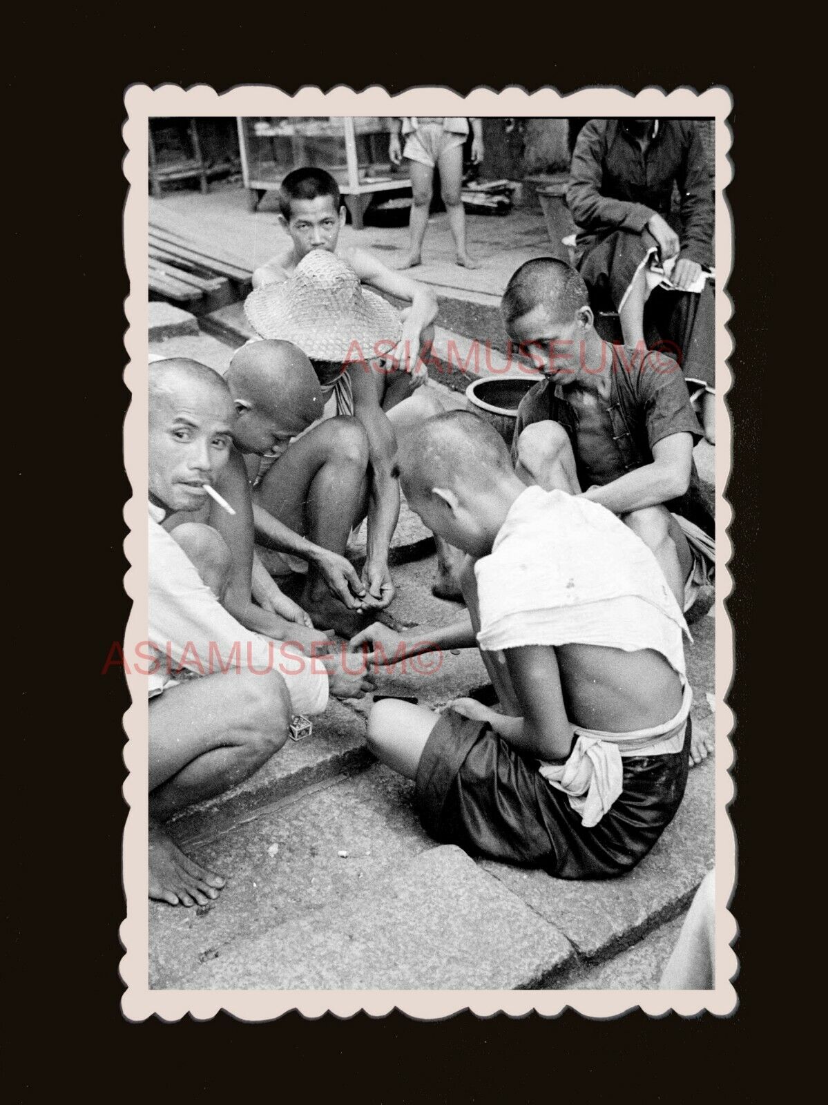 1940s Men Street Playing Card Gambling Vintage Old Hong Kong Photo 香港旧照片 #3069