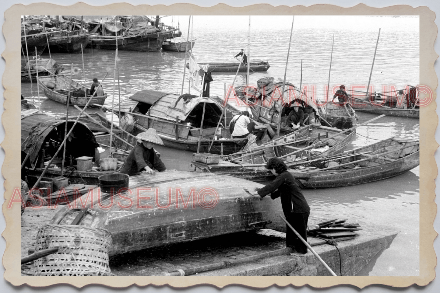 40's MACAU MACAO Boat Ship Sail House Women Lady Pier Vintage Photo 澳门旧照片 27566