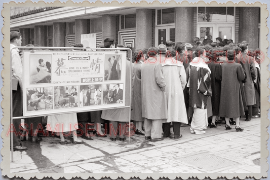 50s JAPAN TOKYO CROWD HOLLYWOOD MOVIE CINEMA THEATER POSTER Vintage Photo 26053