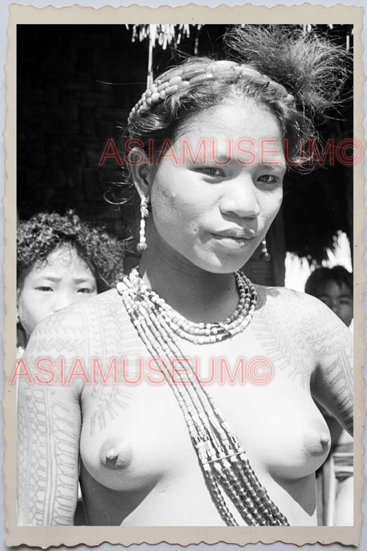 50s PHILIPPINES TRIBE GIRL LADY PORTRAIT TATTOO TOPLESS HUT Vintage Photo 24410