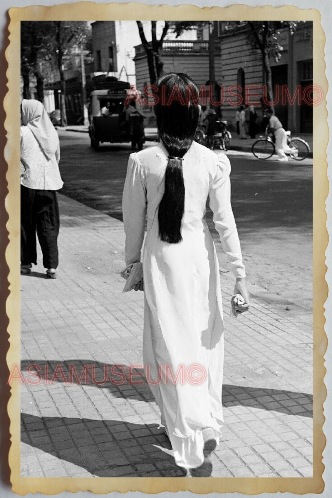 50s Vietnam SAIGON BEAUTIFUL YOUNG LADY GIRL WALKING STREET  Vintage Photo 660