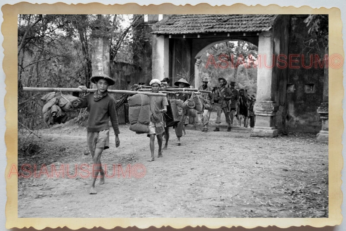 50s Vietnam War Saigon VIETCONG VILLAGER ARMY FORTRESS MARCH Vintage Photo 1272