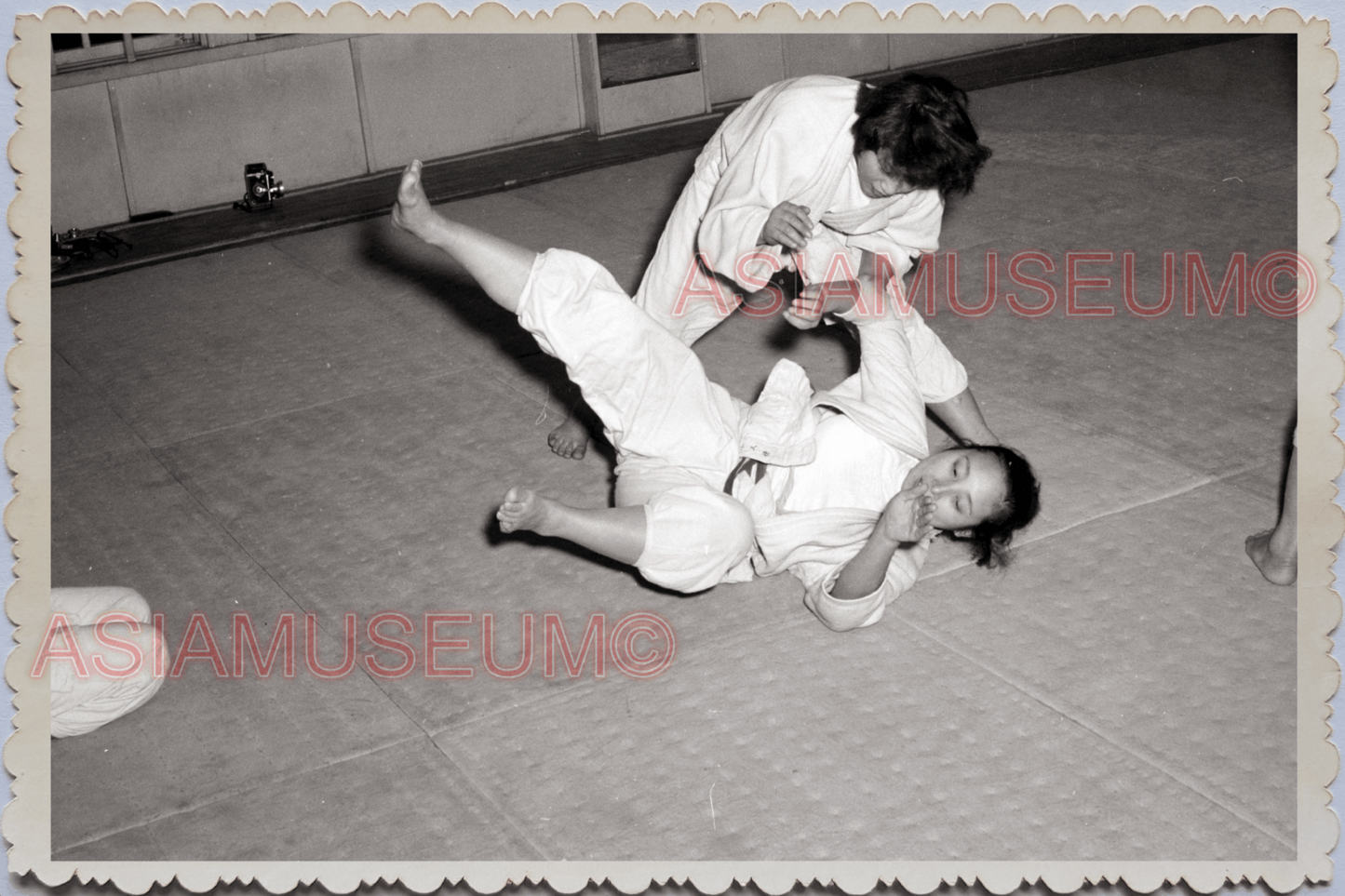 50s JAPAN TOKYO KYOTO HOKKAIDO WOMEN LADY JUDO FIGHT  Vintage Old Photo 24964