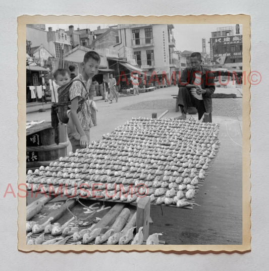 1940's YOUNG MAN BOY DRIED FISH STREET SCENE Vintage Hong Kong Photo 28658 香港旧照片