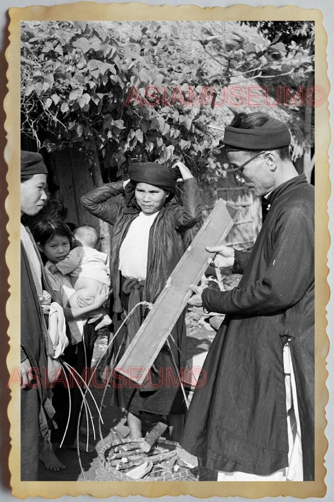 50s Vietnam SAIGON FOREST TRIBE WOMEN GIRL MUSIC INSTRUMENT Vintage Photo 675