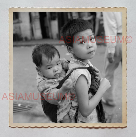 1940's BOY BABY CHILDREN STREET PORTRAIT B&W Vintage Hong Kong Photo 28716 香港旧照片