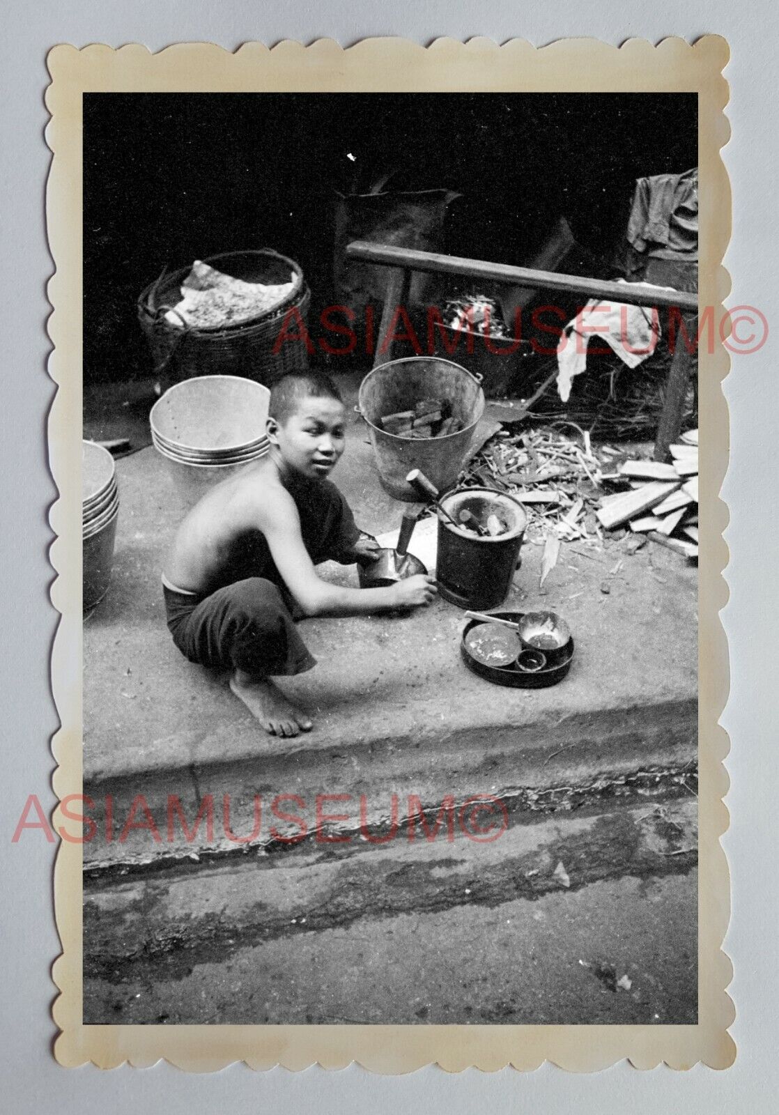 BOY PORTRAIT REPAIR POT STREET SCENE tOOLS Vintage HONG KONG Photo 23109 香港旧照片