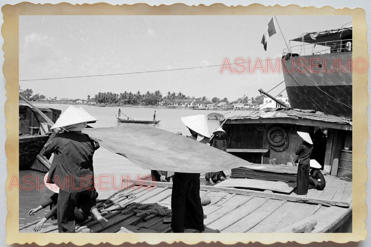 50s Vietnam War Indochina Women Fishing Boat Mekong River Man Vintage Photo #423