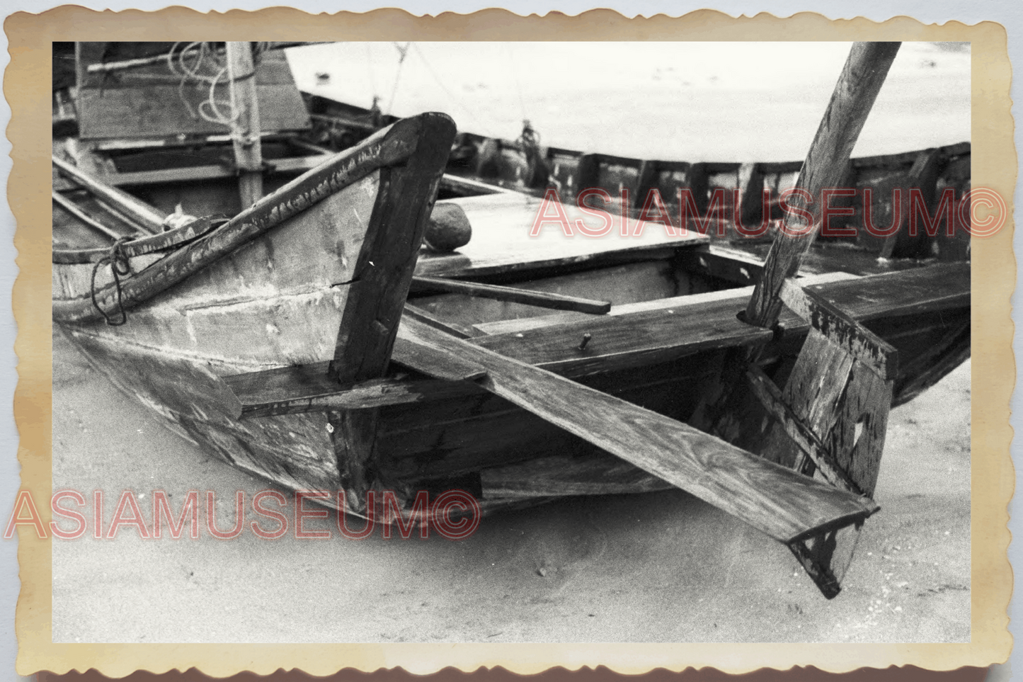 40s WW2 Vietnam HANOI INDOCHINA WAR JUNK SAILING BEACH BOAT Vintage Photo 04228